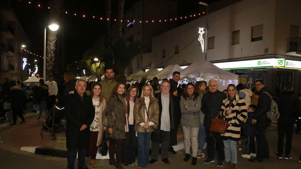 Las autoridades municipales visitan la feria de Navidad de Puçol - SERGIO MAESTRO/SABÍN/AYUNTAMIENTO DE PUÇOL