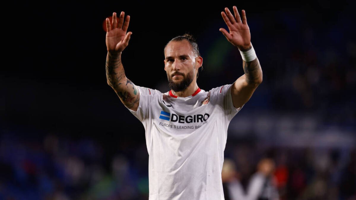 Nemanja Gudelj, durante un partido con el Sevilla.