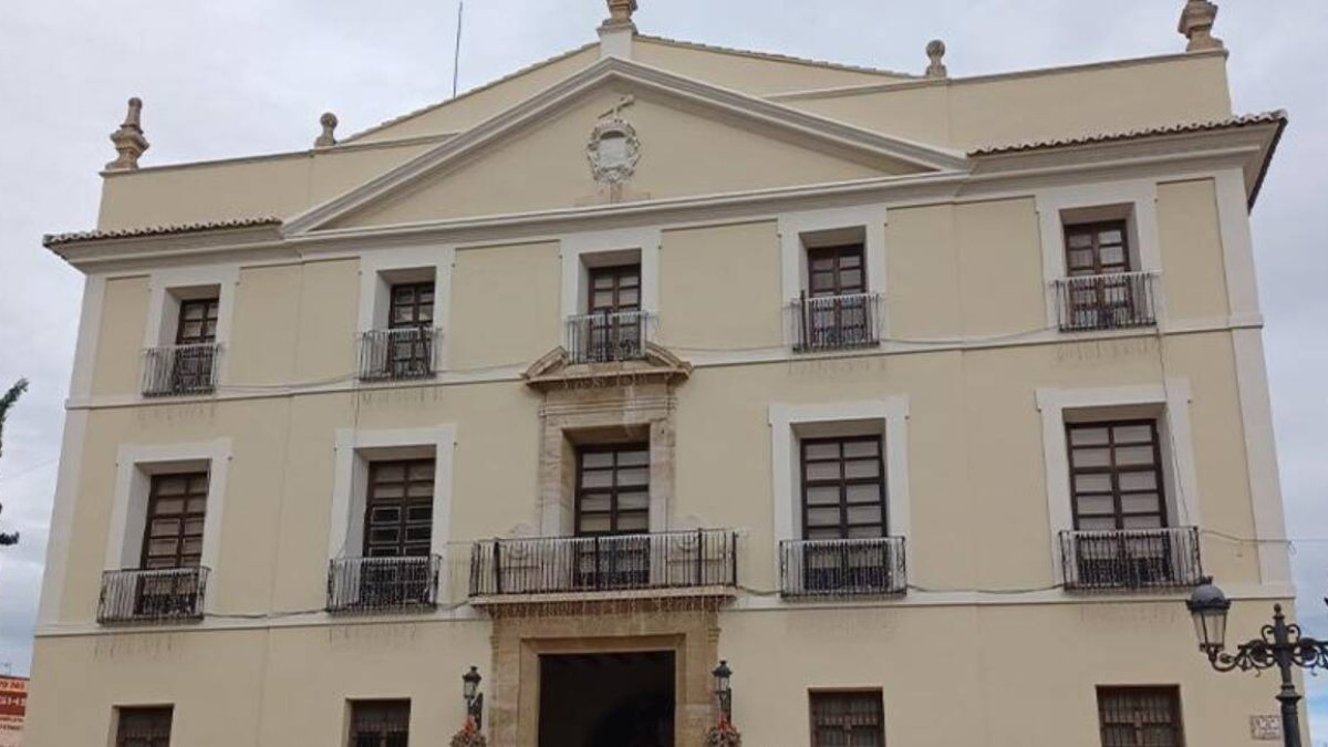 El palau de l'Ajuntament de Paterna renova la seua imatge