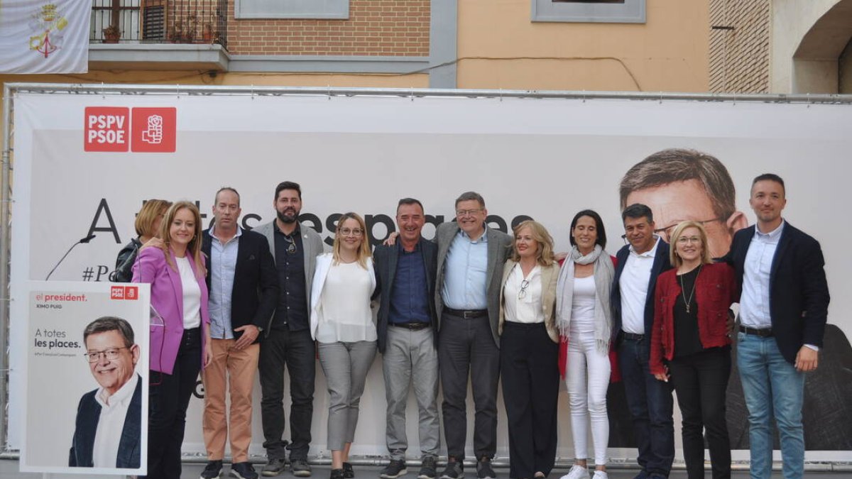 Puig en Lliria con candidato a alcaldías del Camp de Turia.