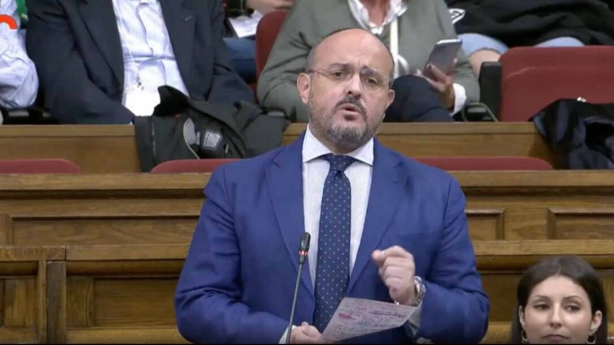 Alejandro Fernández en el Parlament