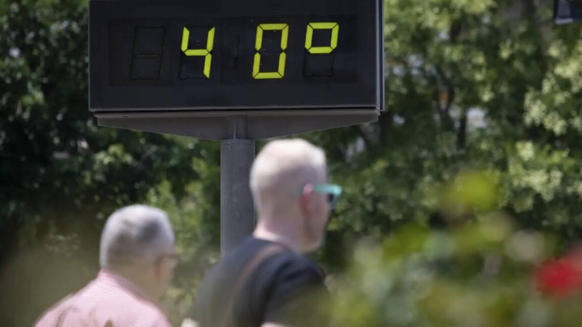 La conselleria de Sanidad establece el nivel rojo de alerta por las altas temperaturas - EUROPA PRESS