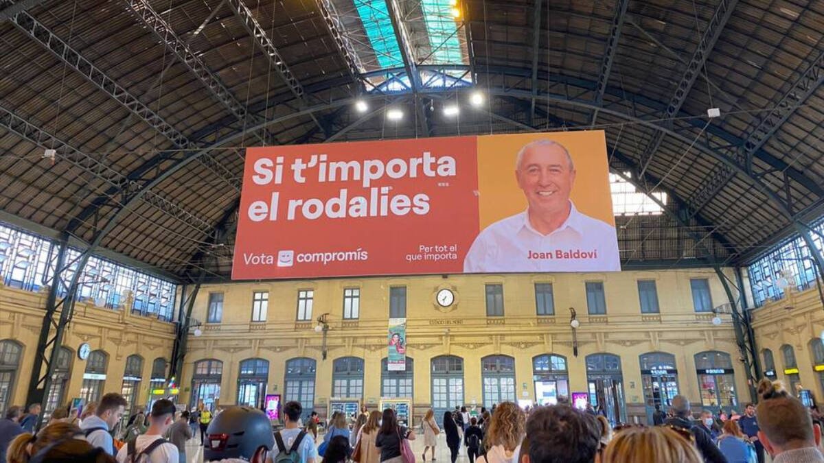 Campaña de Compromís en la Estación del Norte
