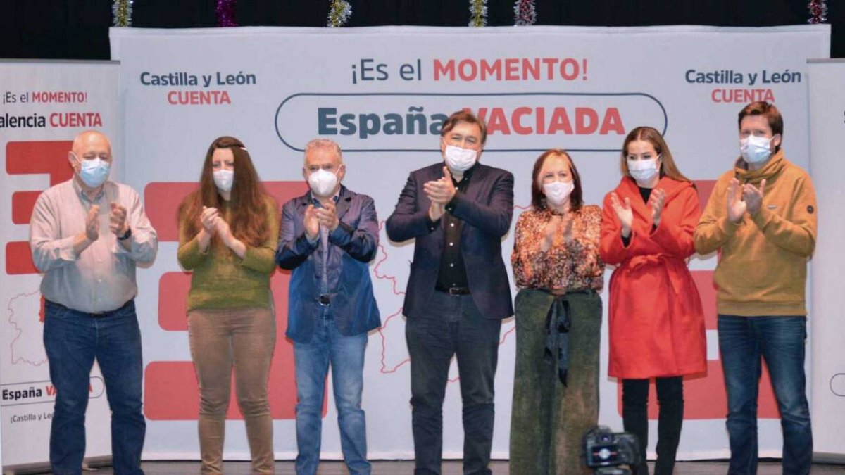 El diputado de Teruel Existe, Tomás Guitarte, apoyando a Soria ¡Ya!