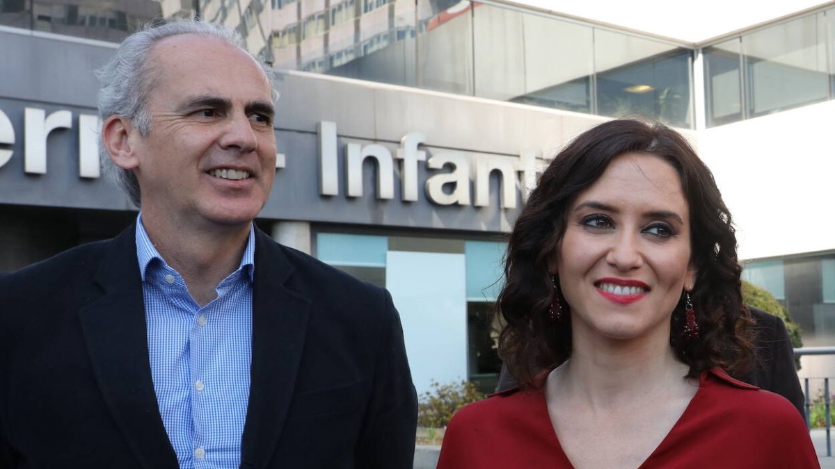 Ayuso y su consejero de Sanidad, Ruiz Escudero.
