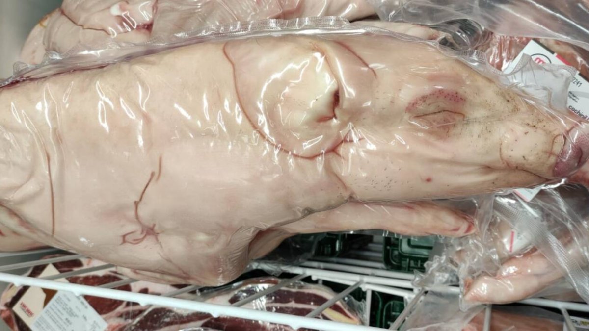 Imagen archivo de un cerdo envasado al vacío.