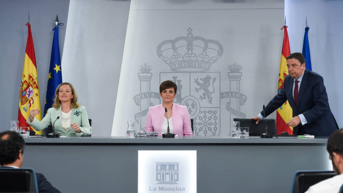 Nadia Calviño, Luis Planas e isabel Rodríguez.