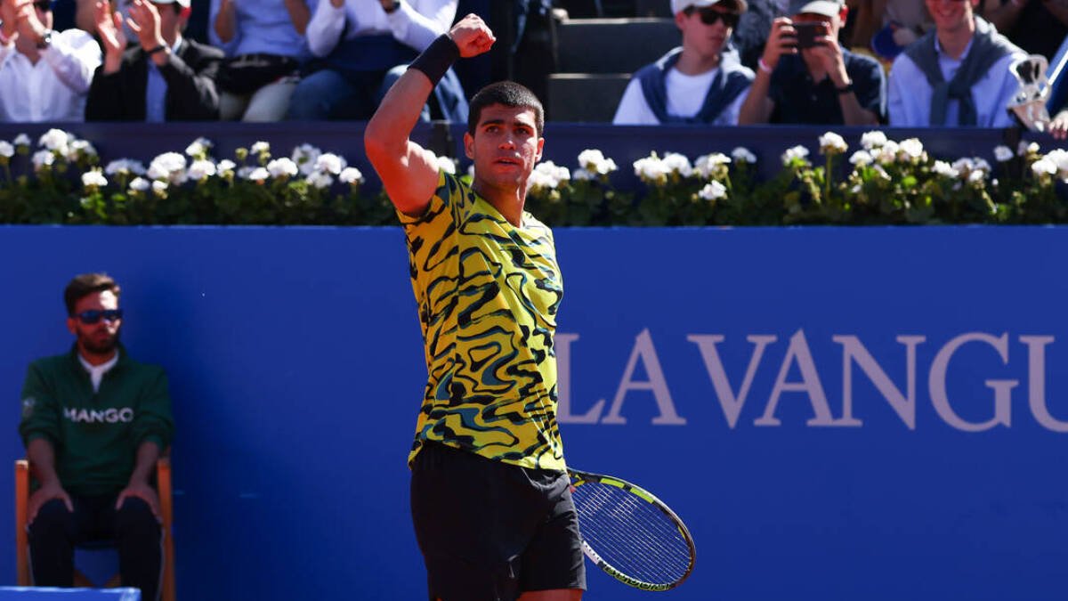 Carlos Alcaraz durante la final del Trofeo Conde de Godó 2023.