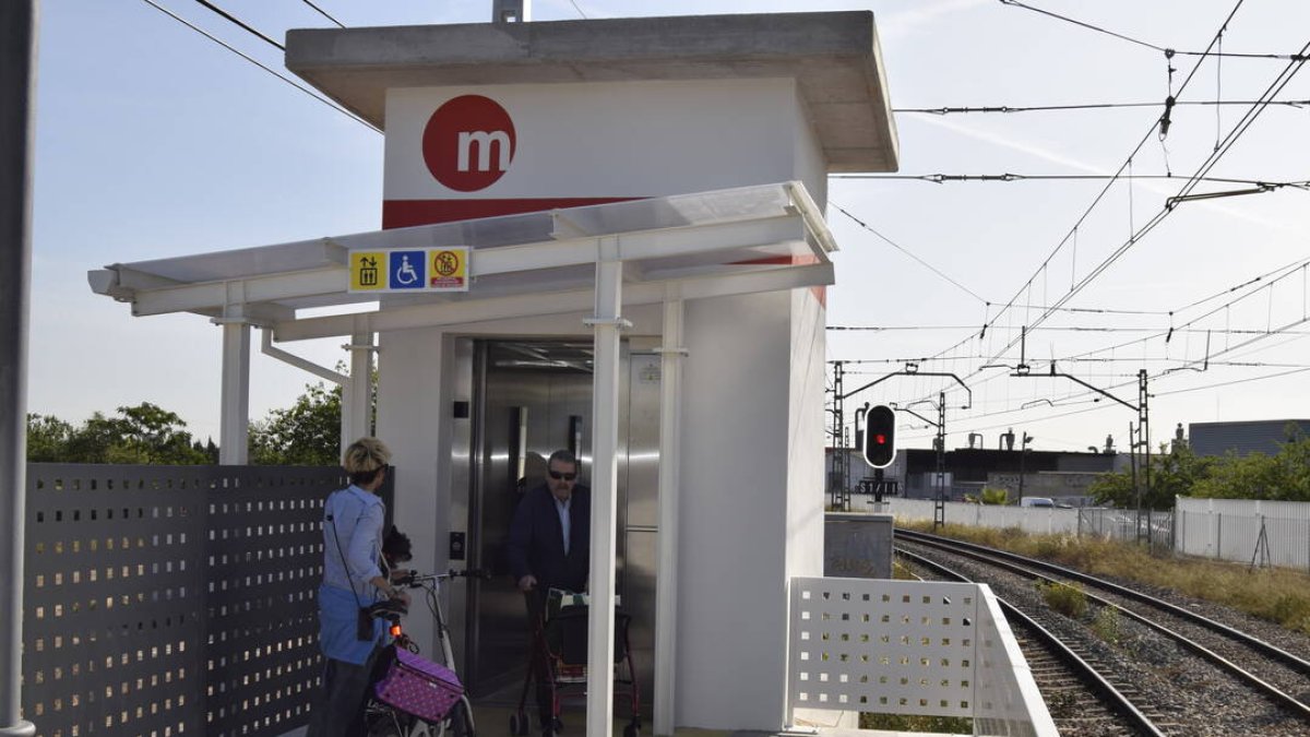 L’estació de metro de Paiporta disposa de pas inferior entre andanes i ascensors