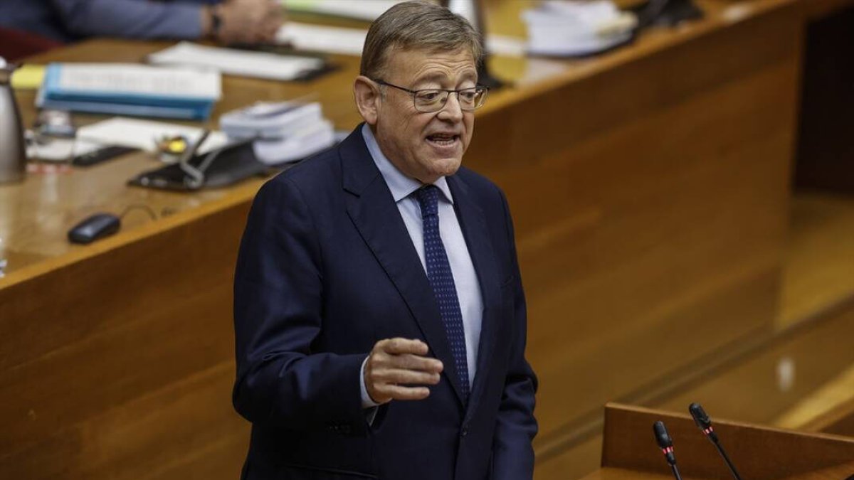 Ximo Puig comparece en Les Corts Valencianes.