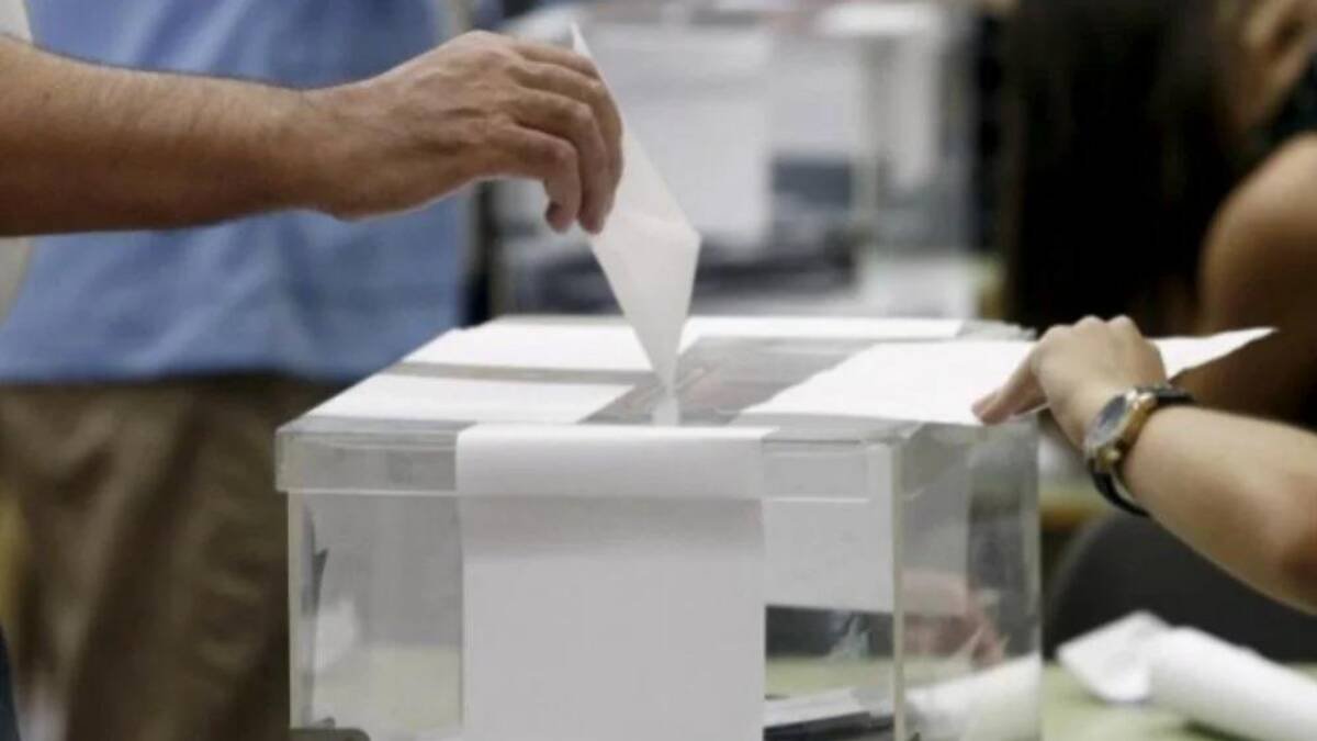 Imagen archivo ciudadanos ejerciendo su derecho a voto.