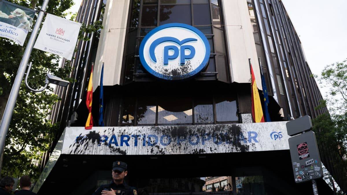 La sede nacional del PP, tras el ataque de este lunes.