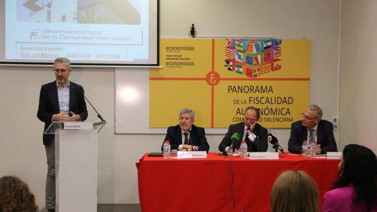 Arcadi España, conseller de Hacienda, durante la presentación - GVA