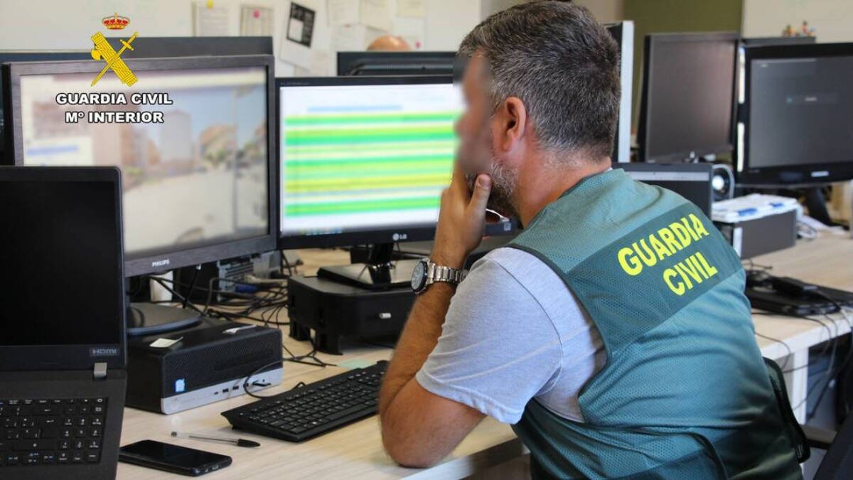 La Guardia Civil Detiene A 9 Personas Como Presuntos Autores De Estafas Mediante El Uso De Sms Fraudulentos