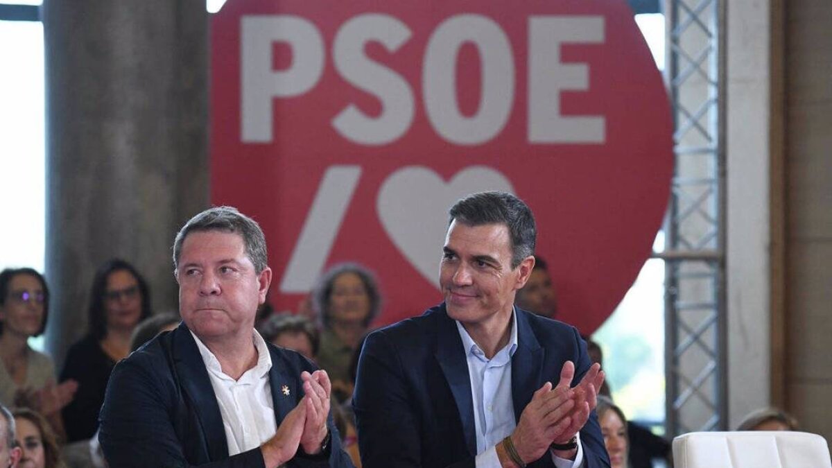 Emiliano García-Page y Pedro Sánchez juntos en un acto de campaña