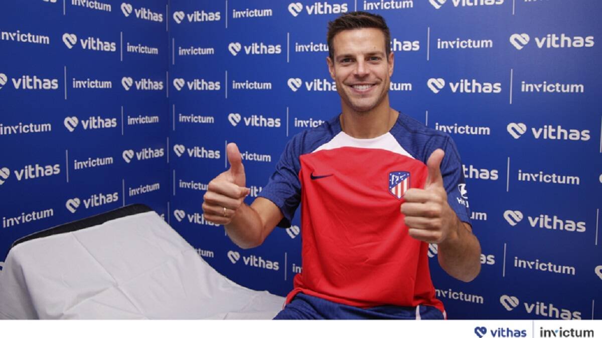 César Azpilicueta, después de superar el examen médico con el Atlético de Madrid.