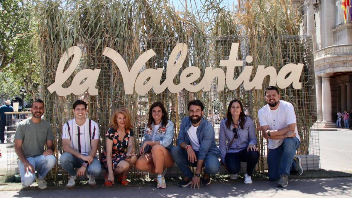 Sandra Gómez y concejales del PSOE en La Valentina