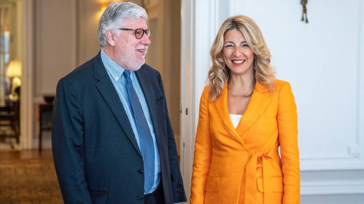 Agustín Santos Maraver, número dos de la lista de Sumar por Madrid para el 23J, y Yolanda Díaz, líder de Sumar.