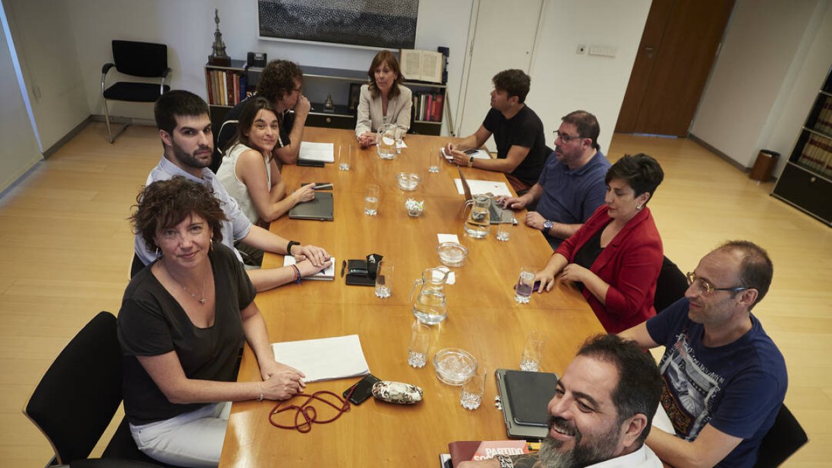 Reunion este lunes en el Parlamento de Navarra.