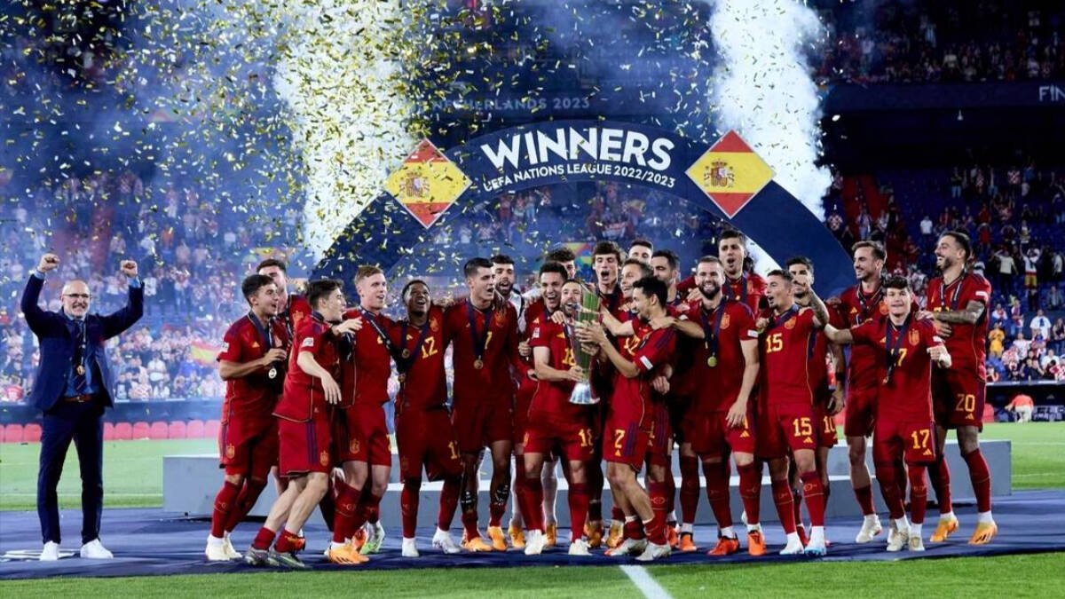 Los jugadores de la Selección celebran la Nations League.