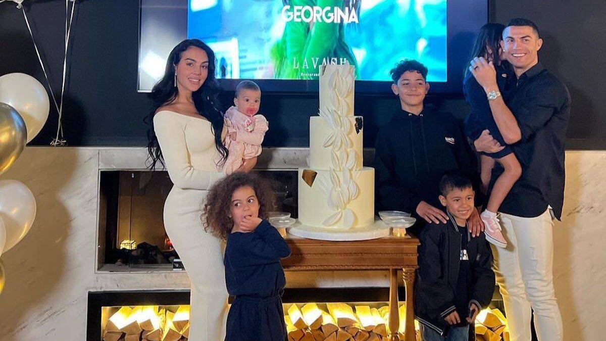 Georgina, Cristiano y sus cinco hijos. Instagram.