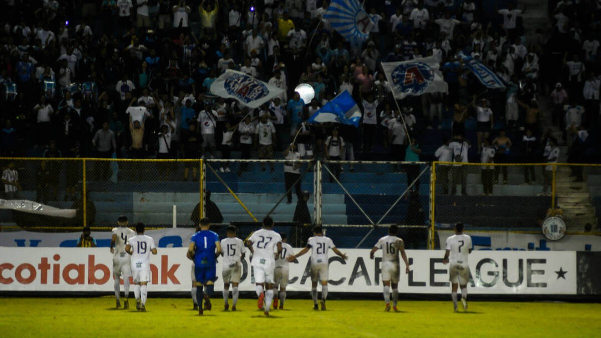 Foto de archivo de un partido en El Salvador.