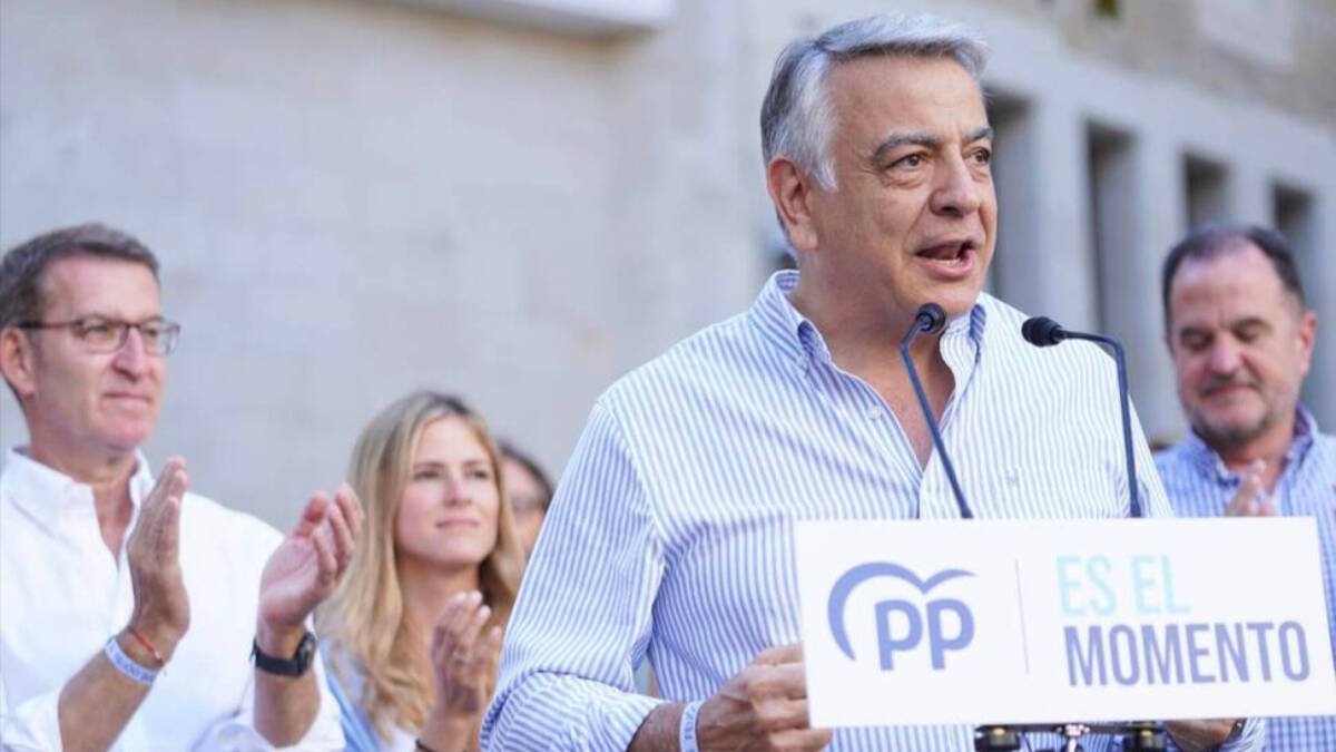 Javier de Andrés en un mitin
