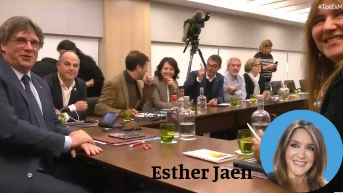 Puigdemont y la cúpula de Junts, este jueves.