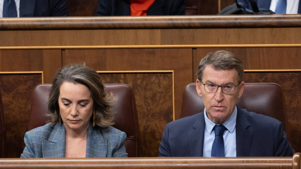 La secretaria general del PP, Cuca Gamarra y el líder del PP, Alberto Núñez Feijóo.