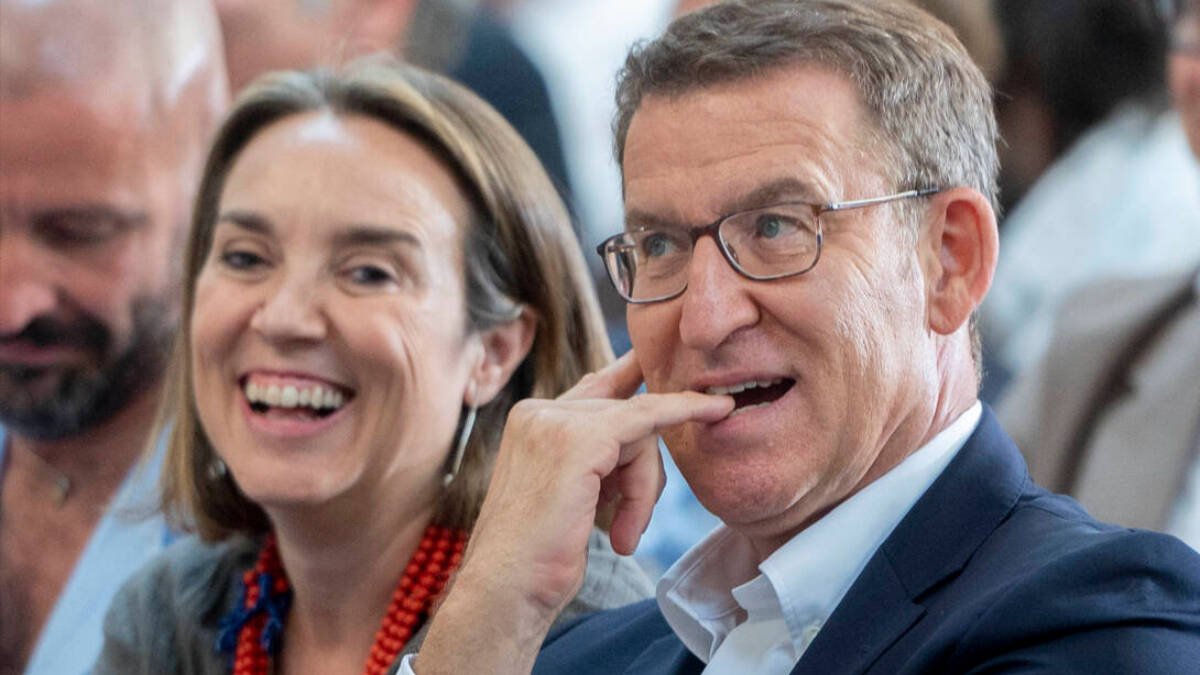 La secretaria general del PP, Cuca Gamarra y el líder del PP, Alberto Núñez Feijoo.