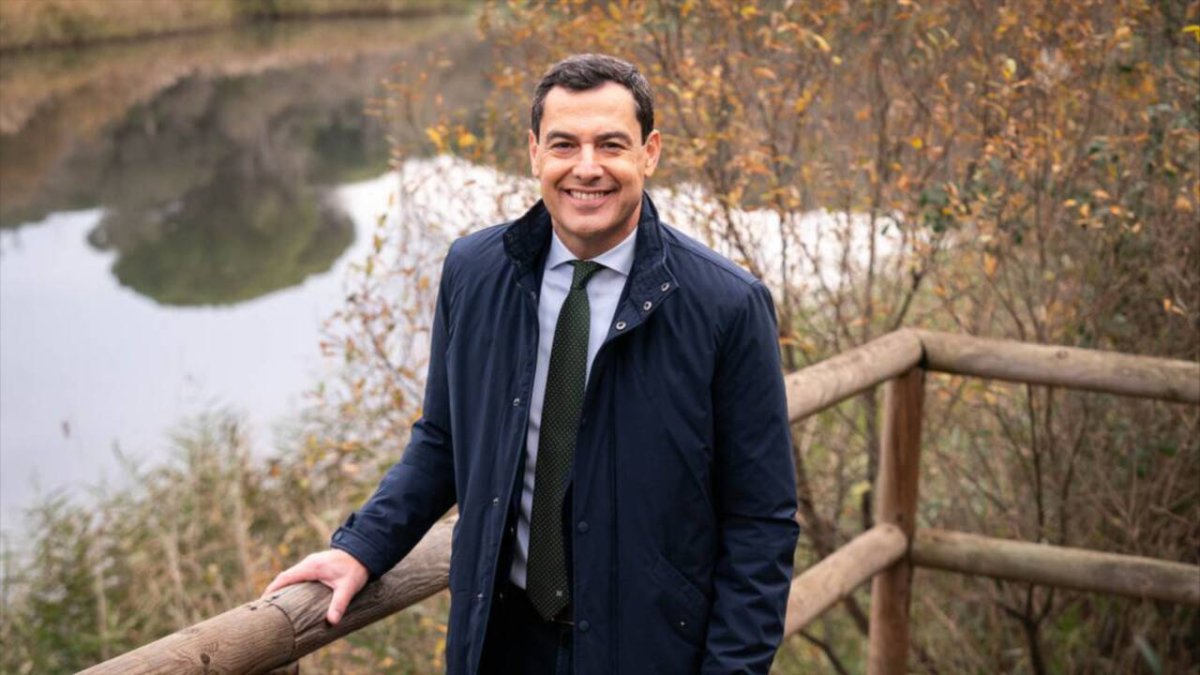 El presidente de la Junta de Andalucía, Juanma Moreno, en Doñana durante la grabación del mensaje de Fin de Año.
