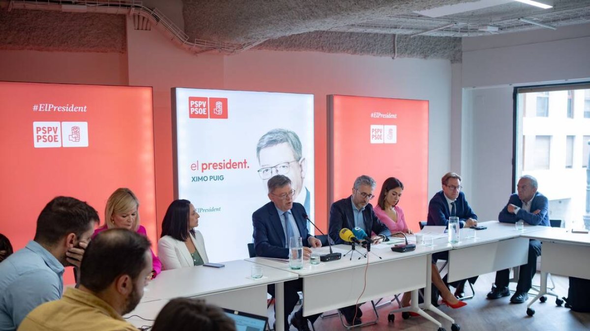 Ximo Puig ante la prensa durante la presentación de las medidas de Igualdad - PSOE-PSPV