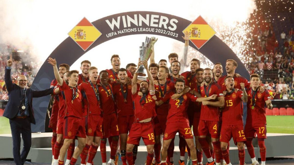 Los jugadores de la selección española celebrando el triunfo en la Nations League.