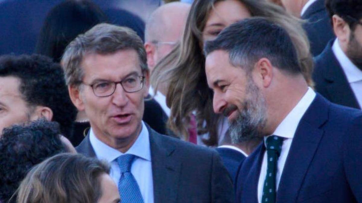 Santiago Abascal y Alberto Núñez Feijóo charlan distendidamente