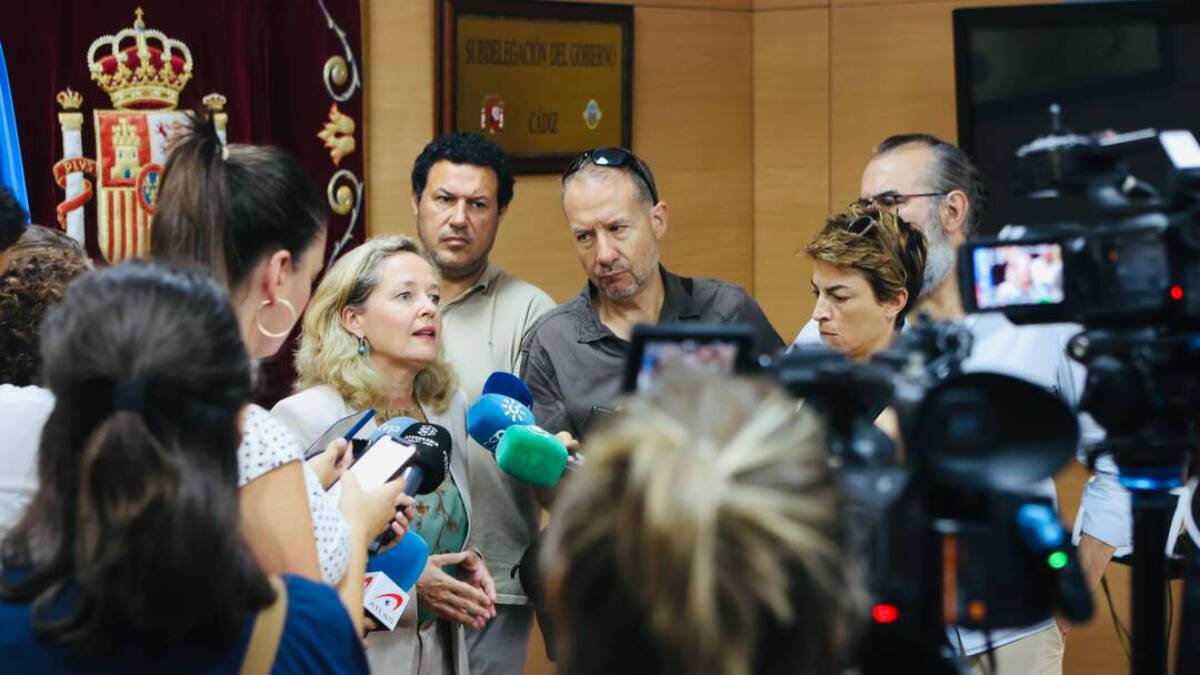 Nadia Calviño, atendiendo a los medios este fin de semana en Cádiz.