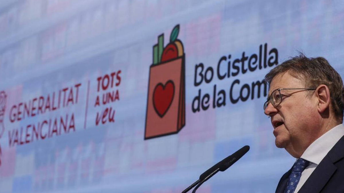 Ximo Puig presentando su bono cesta de la compra