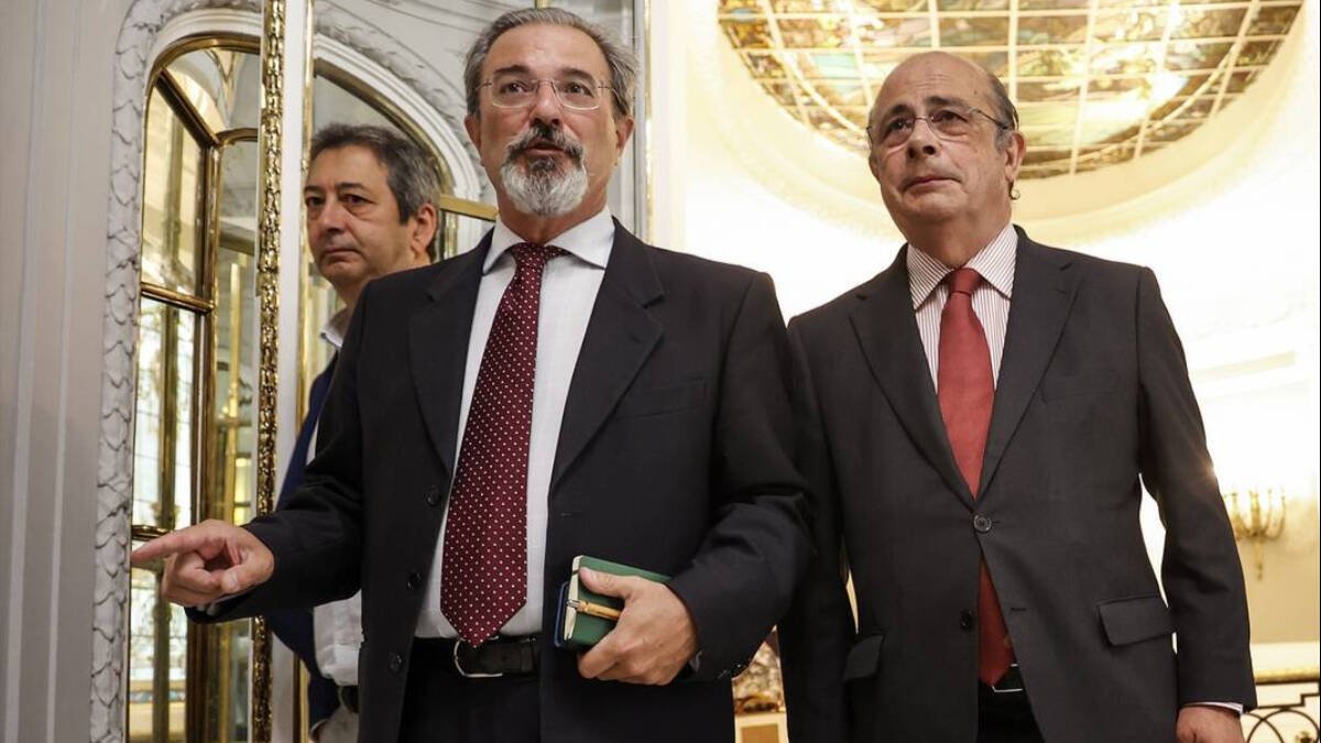 Los diputados en el Congreso Carlos Flores e Ignacio Gil Lázaro.