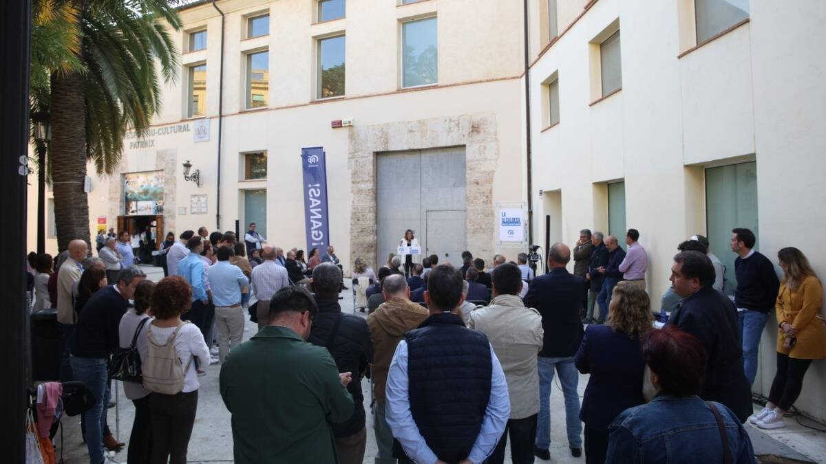 María José Catalá en un acto en el Centro Cultural y Deportivo de Patraix.