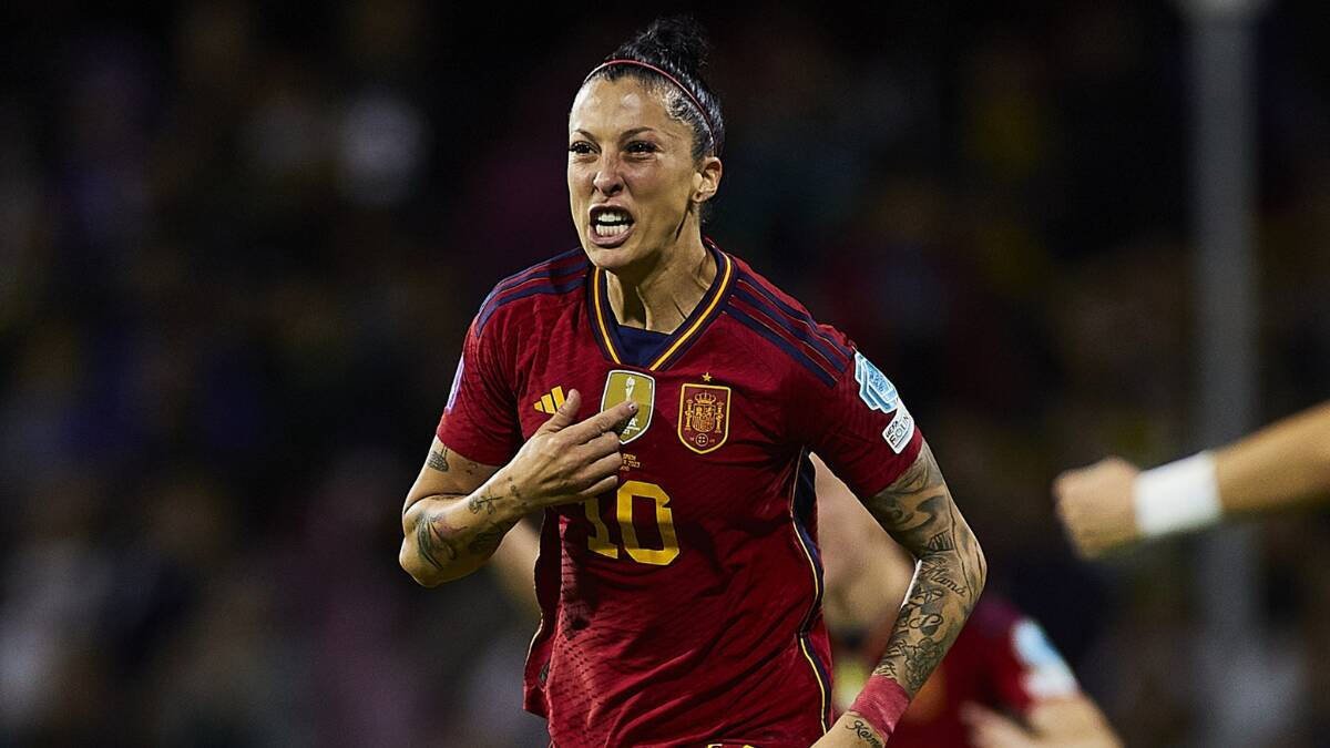 Jenni Hermoso celebra su último gol con la selección.