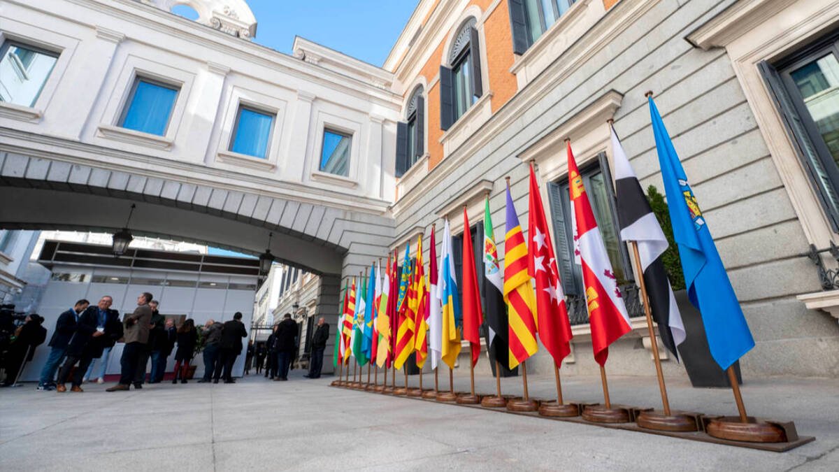 El Senado, hoy, durante el acto de izado de la Bandera