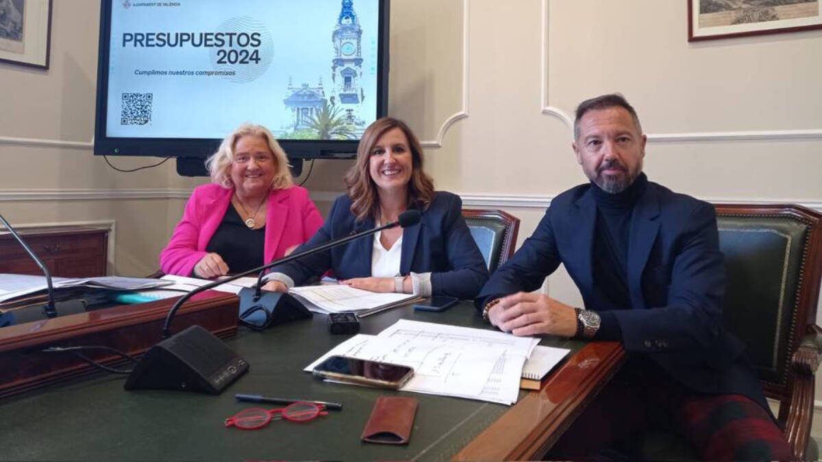 La alcaldesa de Valencia, Mª José Catalá y los tenientes alcaldes Mª José Ferrer San Segundo y Juan Manuel Badenas.