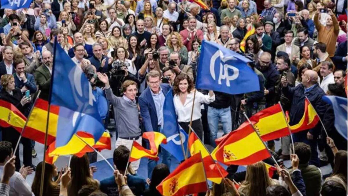 Isabel Díaz Ayuso, Alberto Núñez Feijóo y José Luis Martínez Almeida, arropados por miles de asistentes al cierre de campaña.