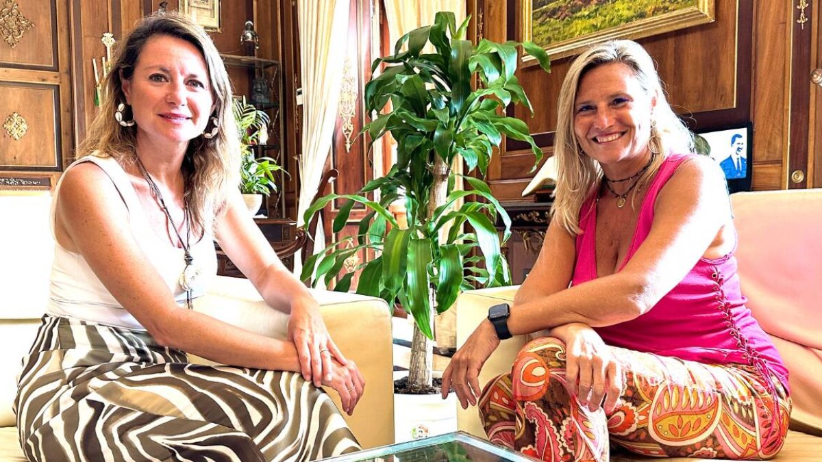 La alcaldesa de Castellón, Begoña Carrasco, con Susana Fabregat, delegada del Consell.