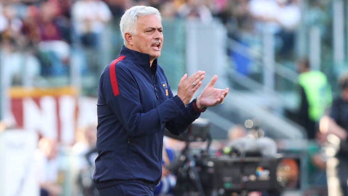 José Mourinho, durante un partido con la Roma.
