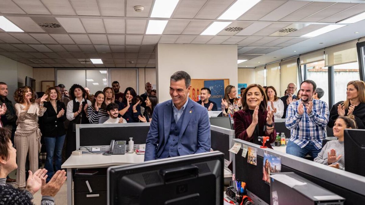 Sánchez, este miércoles con los trabajadores de Ferraz.