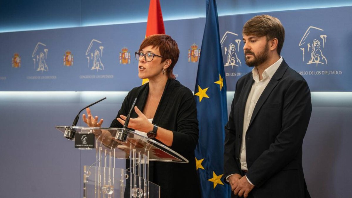 Las diputados de Compromís-Sumar, Àgueda Micó y Alberto Ibáñez