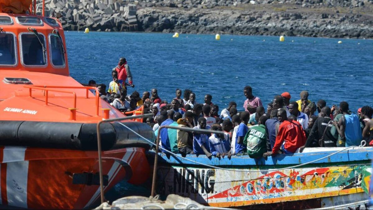 Una patera con inmigrantes el 21 de octubre de 2023.