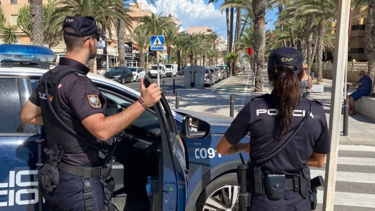 Imagen de archivo de agentes de Policía en Elche.