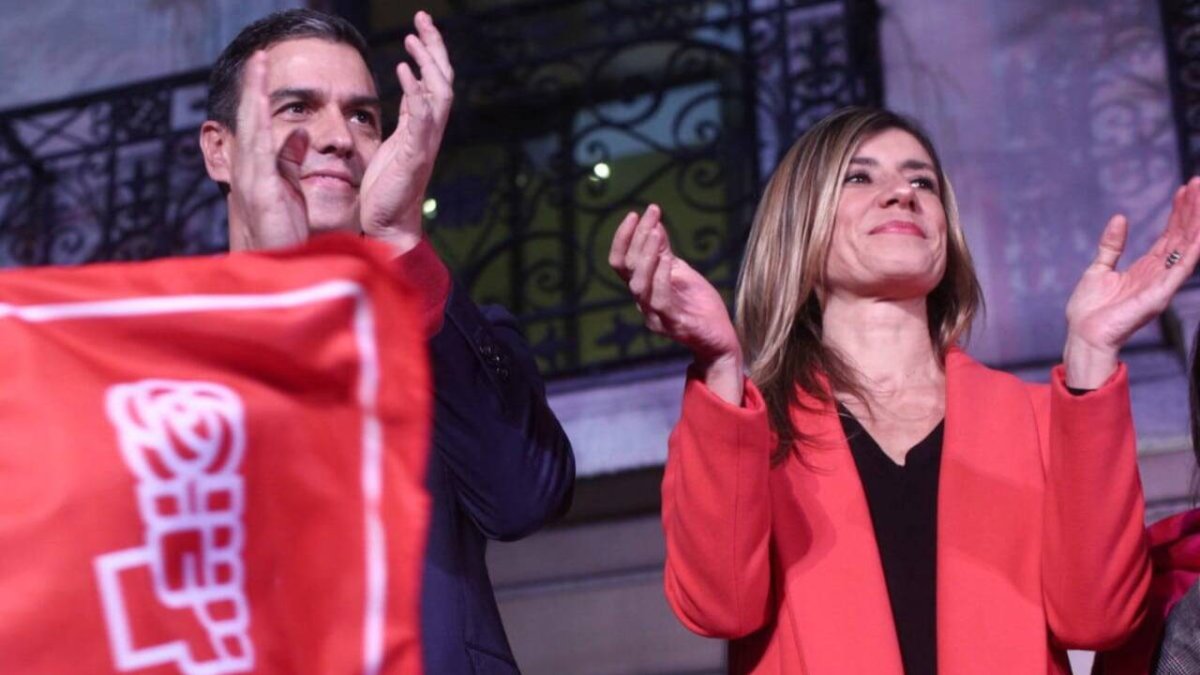 Pedro Sánchez junto a Begoña Gómez
