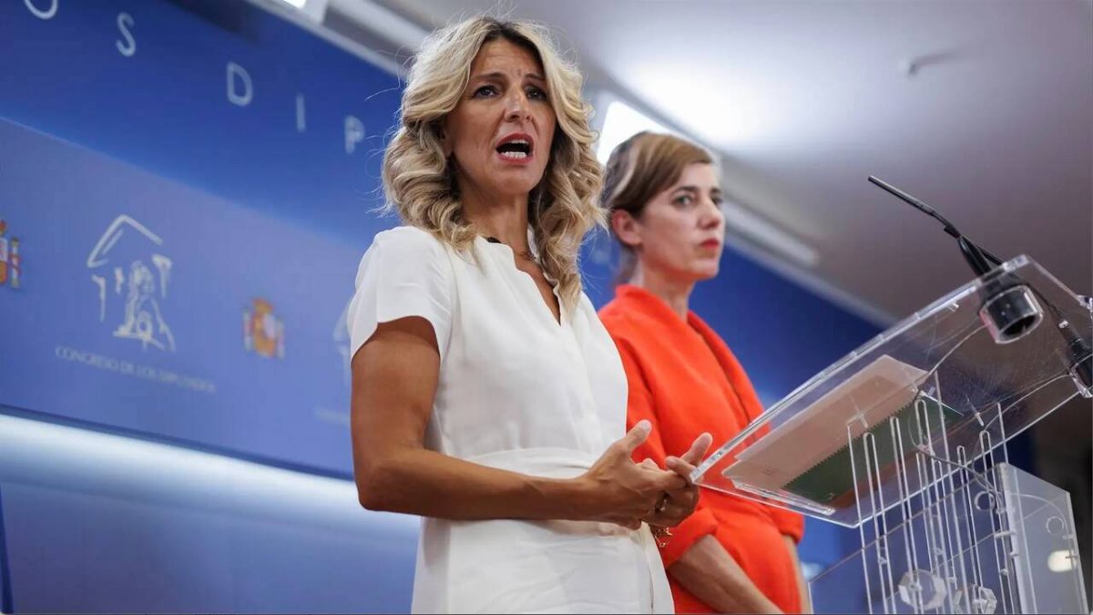 Yolanda Díaz junto a su portavoz Marta Lois